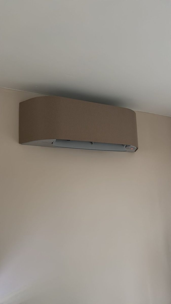 Toshiba Haori binnenunit met taupe stoffen front